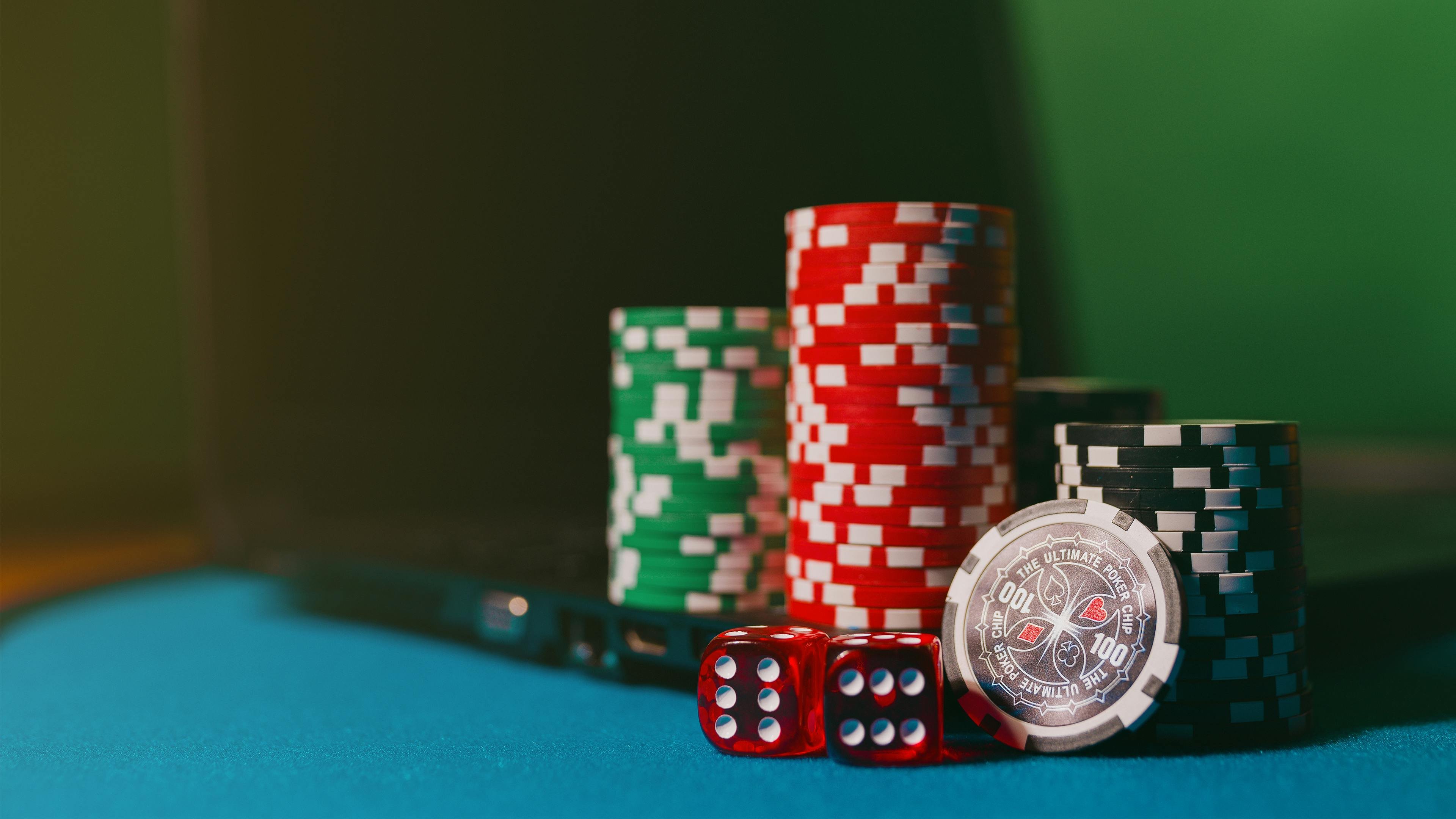 Suasana ruang permainan Bingo Joker388 yang ramai dengan pemain aktif dan fitur obrolan real-time